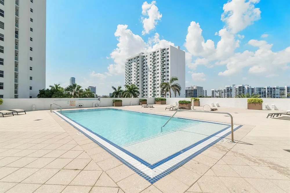 2751 S Ocean Drive #602s Hollywood, FL 33019
