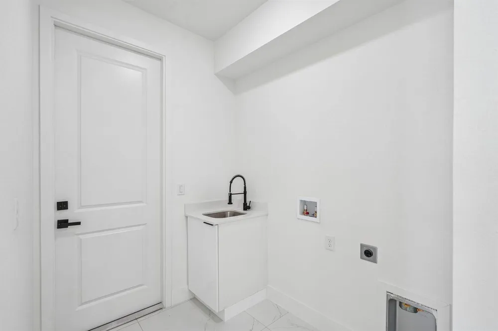 9035 W Broad Circle 