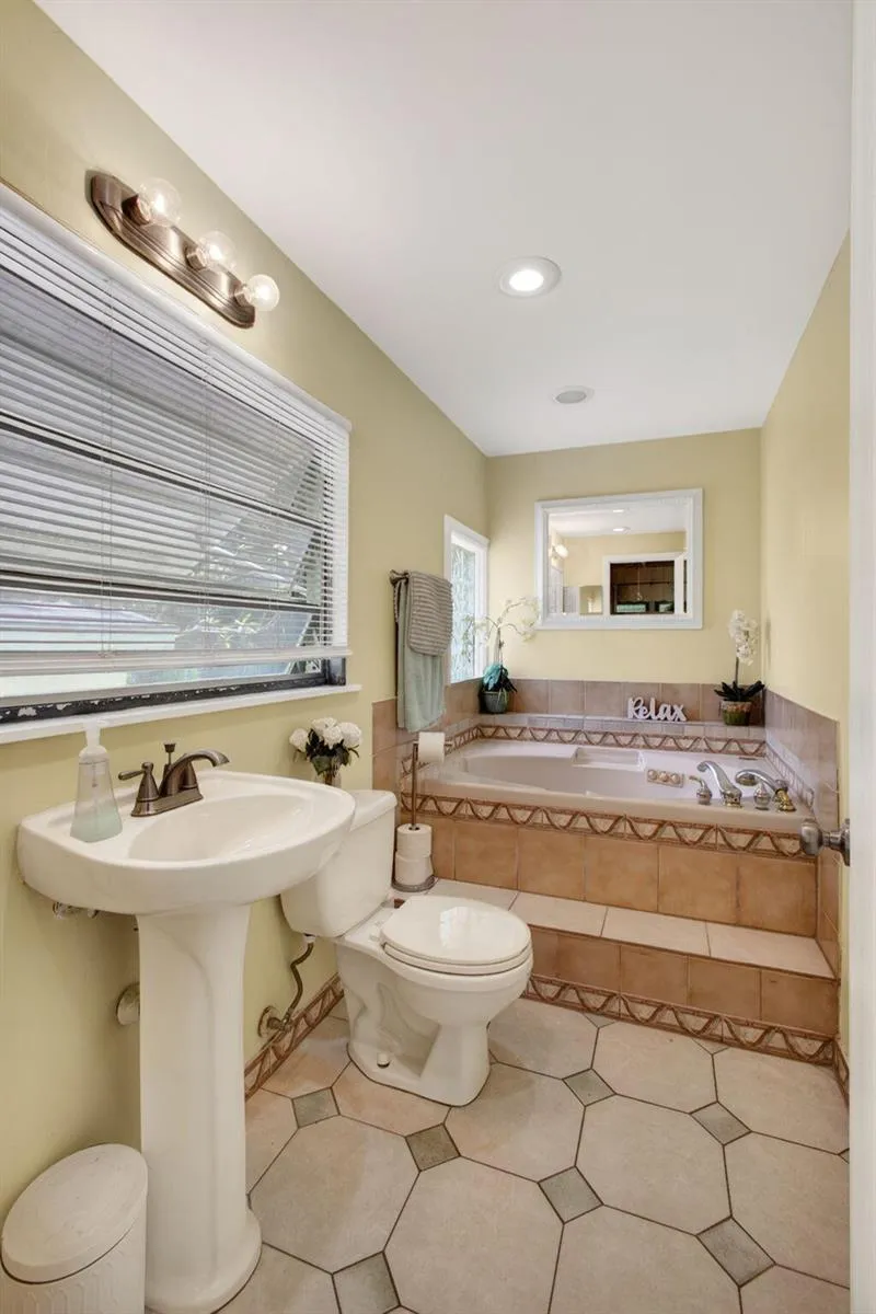 502 49th Street West Palm Beach, FL 33407