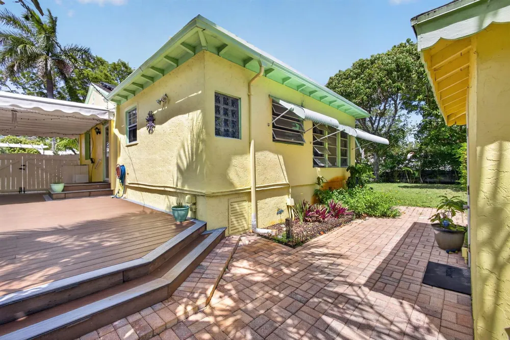 502 49th Street West Palm Beach, FL 33407
