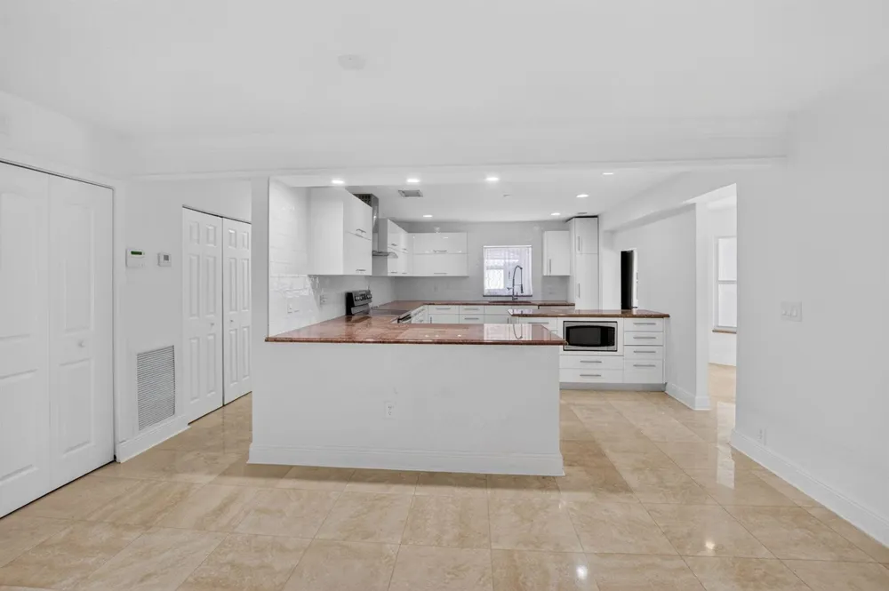 8044 Twin Lake Drive Boca Raton, FL 33496