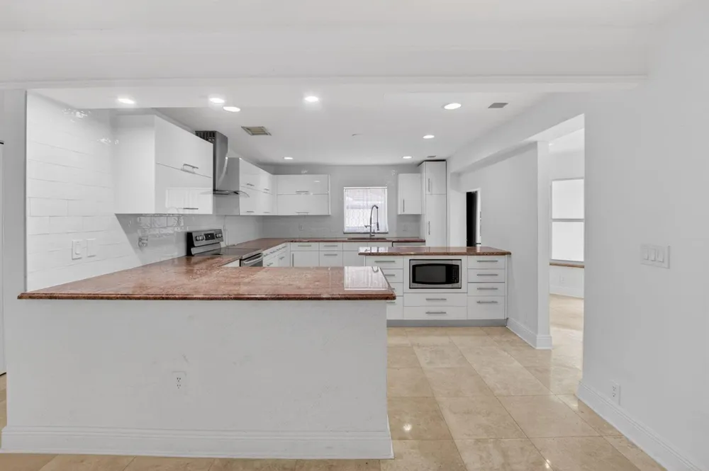 8044 Twin Lake Drive Boca Raton, FL 33496