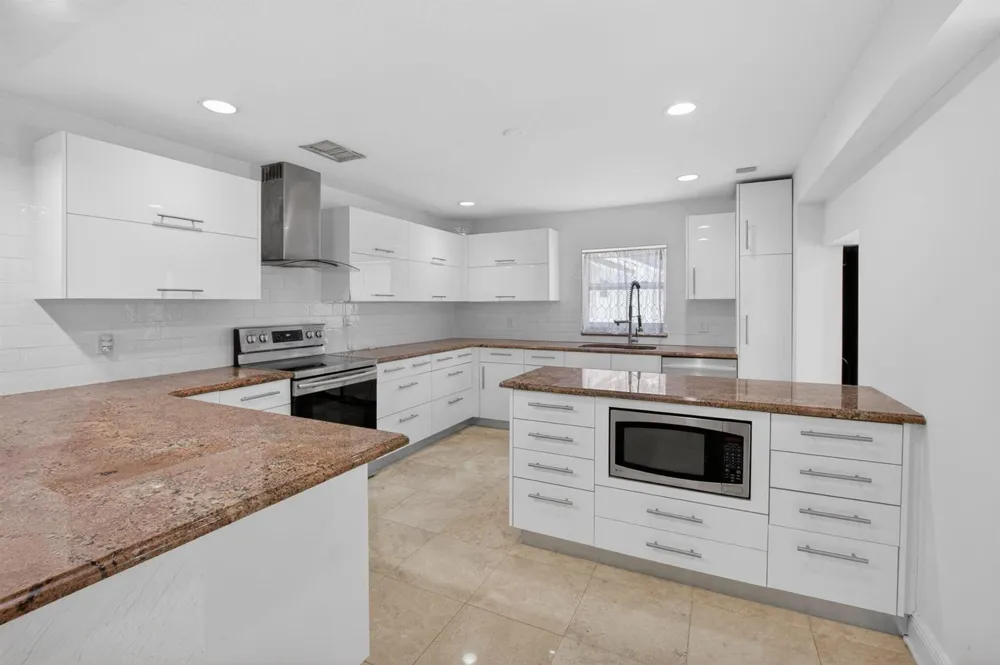 8044 Twin Lake Drive Boca Raton, FL 33496