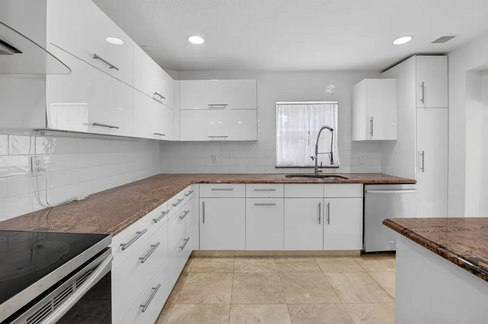 8044 Twin Lake Drive Boca Raton, FL 33496