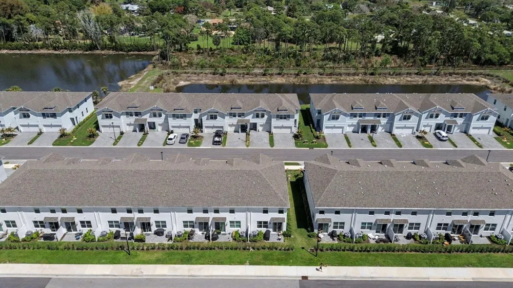 5747 SE Edgewater Circle Stuart, FL 34997