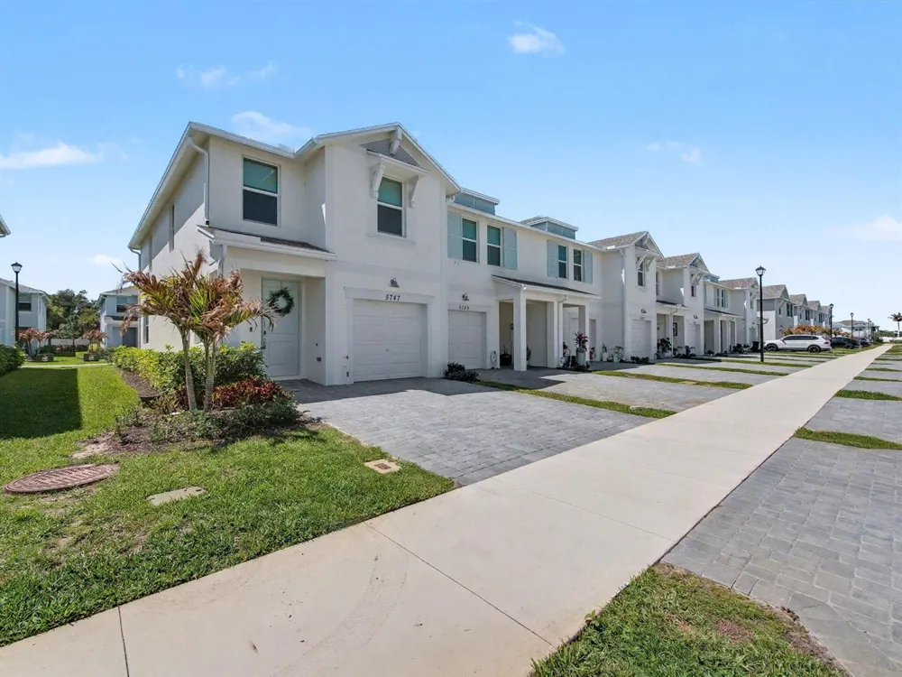 5747 SE Edgewater Circle Stuart, FL 34997