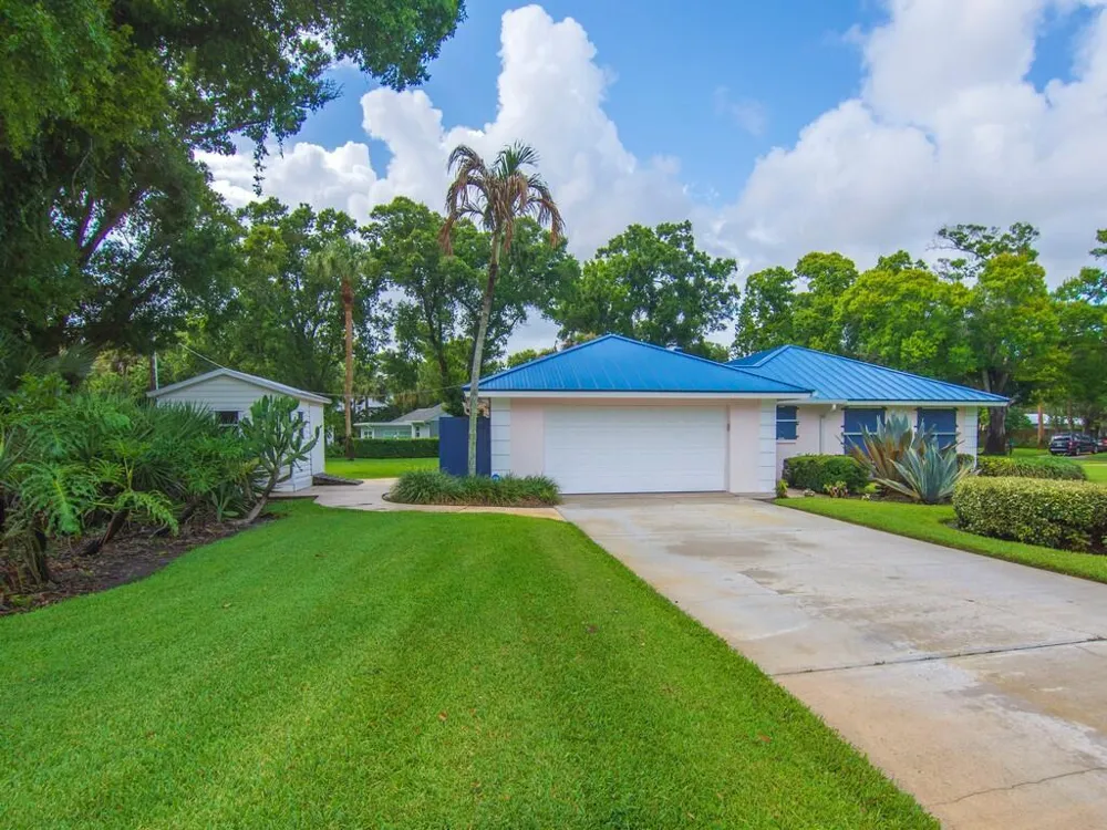 2301 Avalon Avenue Vero Beach, FL 32960