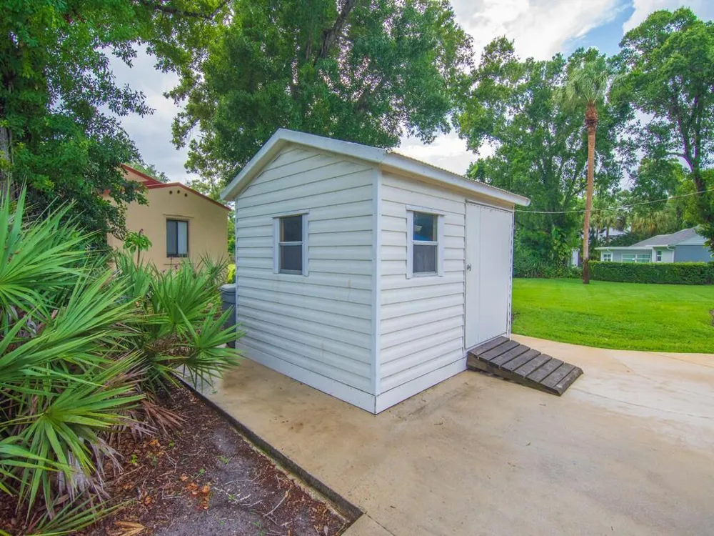 2301 Avalon Avenue Vero Beach, FL 32960