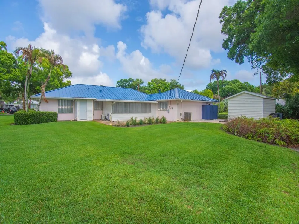 2301 Avalon Avenue Vero Beach, FL 32960