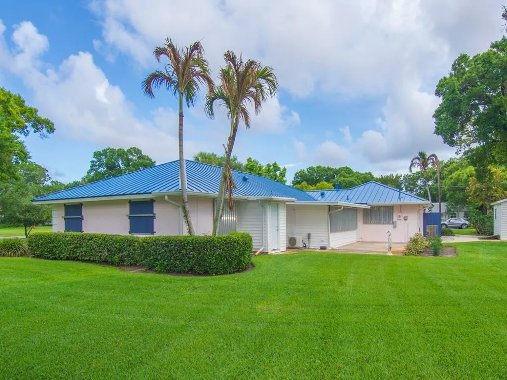 2301 Avalon Avenue Vero Beach, FL 32960