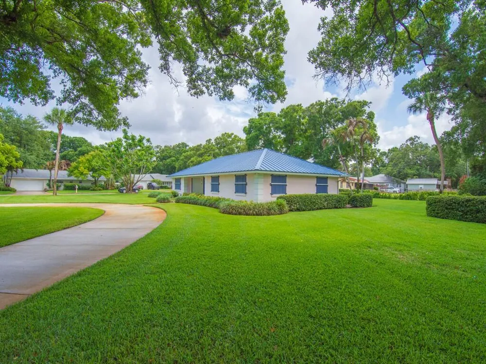 2301 Avalon Avenue Vero Beach, FL 32960