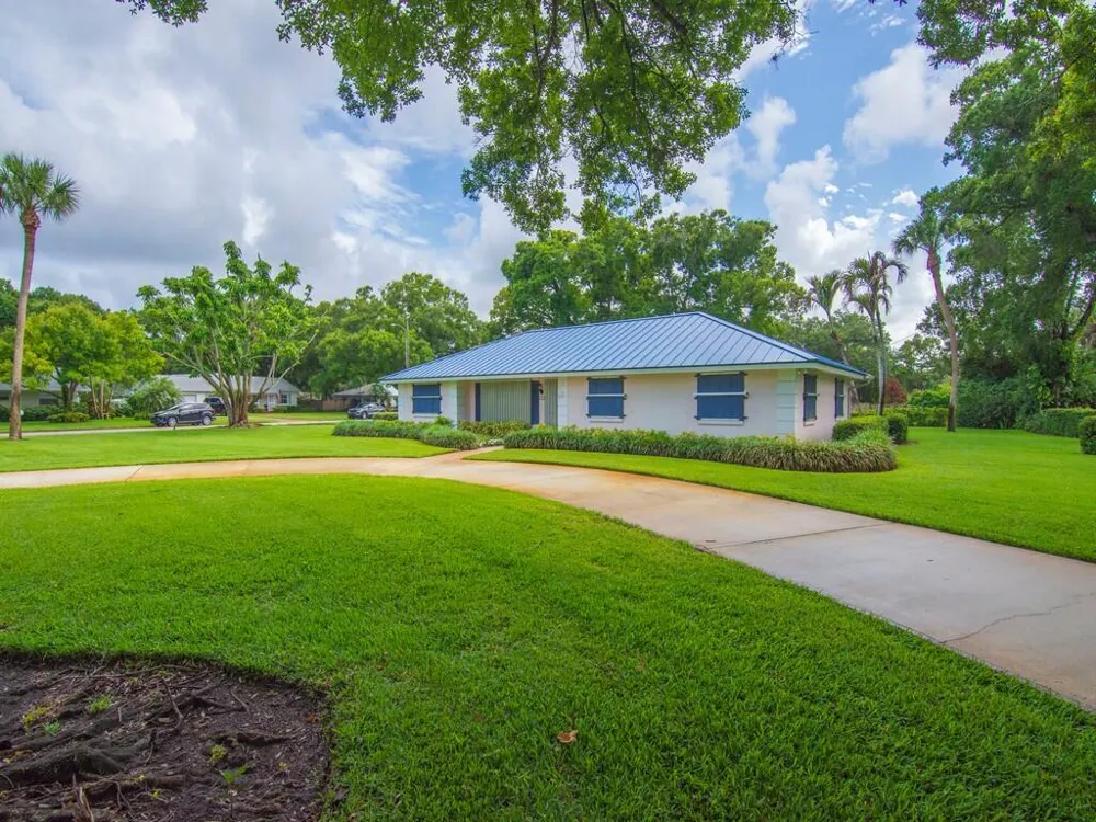 2301 Avalon Avenue Vero Beach, FL 32960