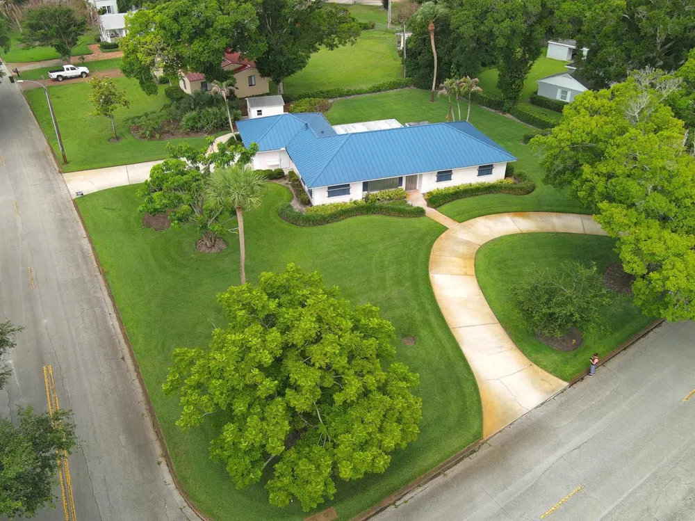 2301 Avalon Avenue Vero Beach, FL 32960