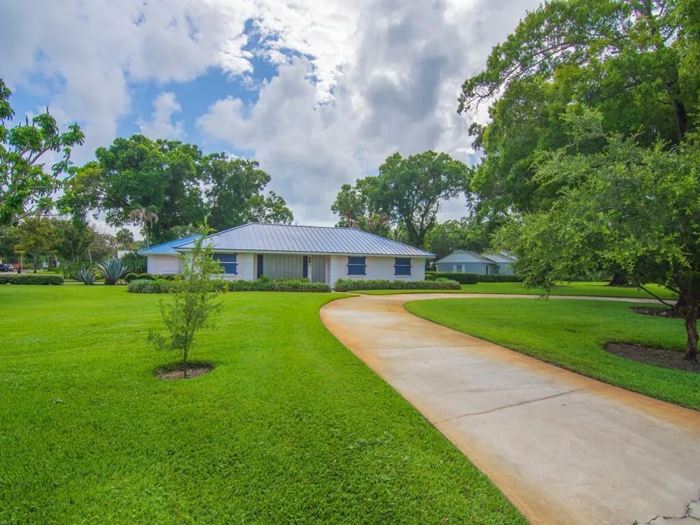 2301 Avalon Avenue Vero Beach, FL 32960