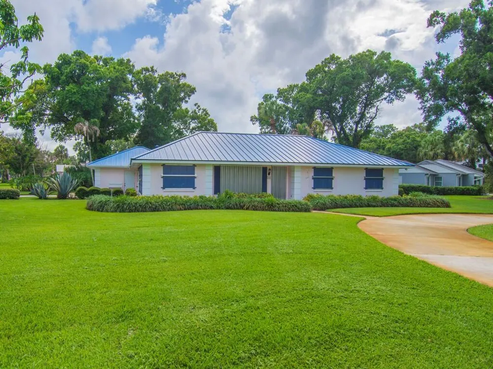 2301 Avalon Avenue Vero Beach, FL 32960