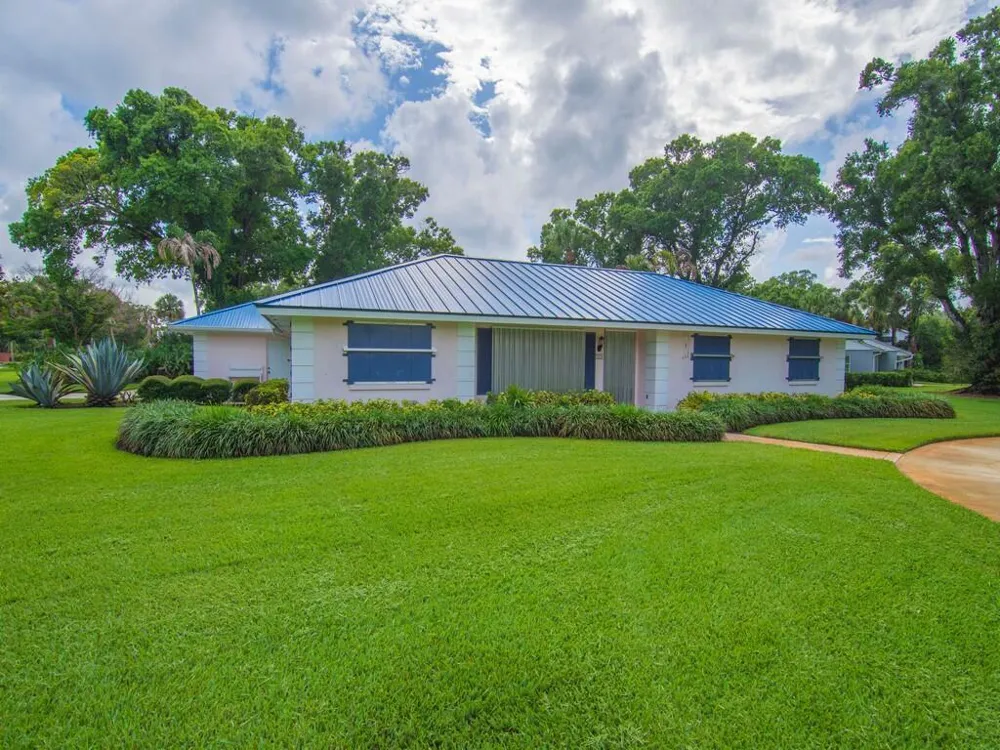 2301 Avalon Avenue Vero Beach, FL 32960