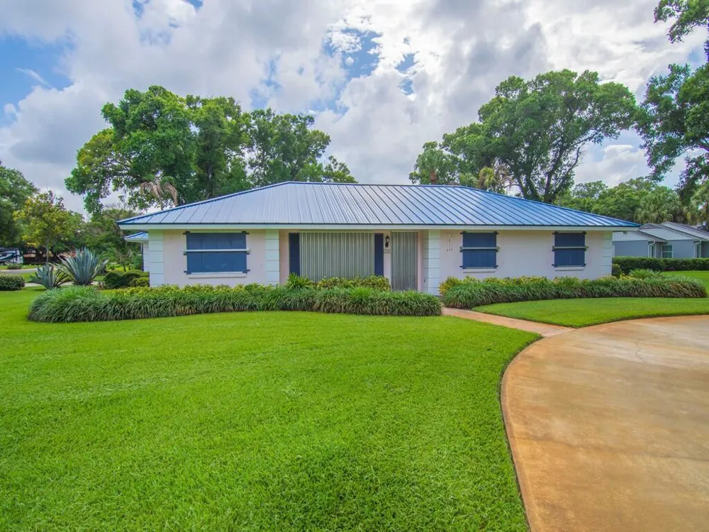 2301 Avalon Avenue Vero Beach, FL 32960