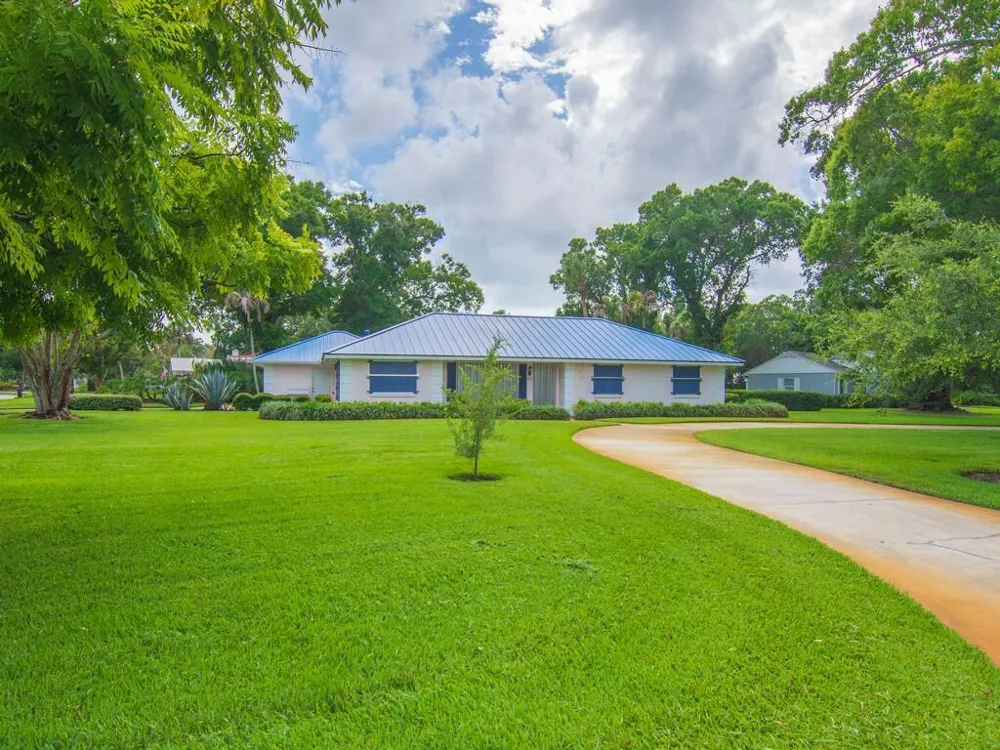 2301 Avalon Avenue Vero Beach, FL 32960