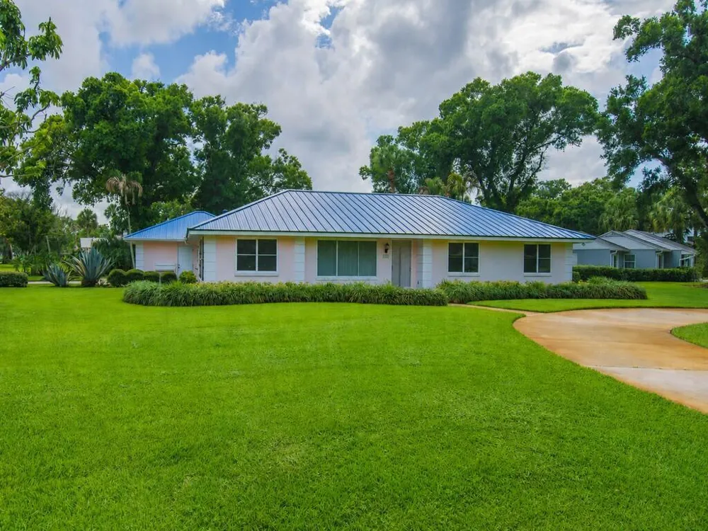 2301 Avalon Avenue Vero Beach, FL 32960