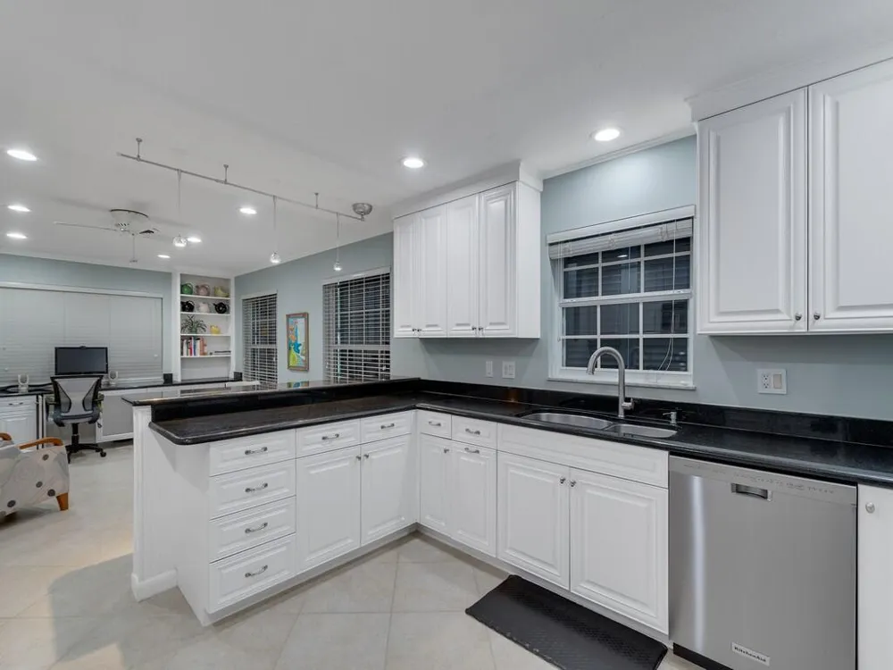 2301 Avalon Avenue Vero Beach, FL 32960