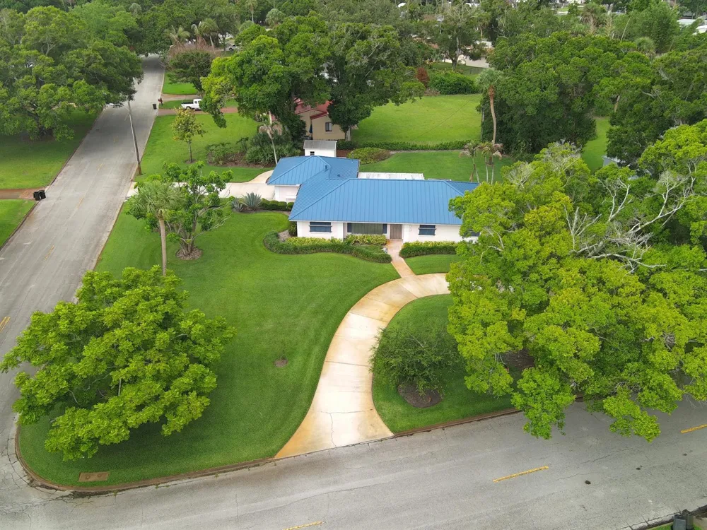 2301 Avalon Avenue Vero Beach, FL 32960