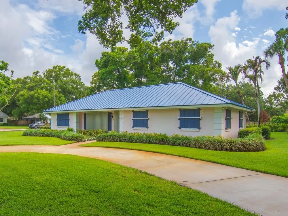 2301 Avalon Avenue Vero Beach, FL 32960