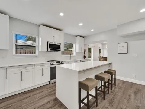 3261 Aqua Vista Drive