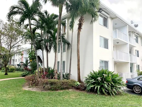 240 Galen Dr #214