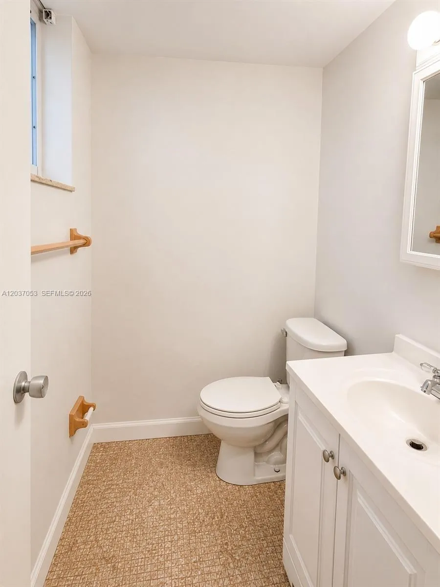 240 Galen Dr #214 Key Biscayne, FL 33149