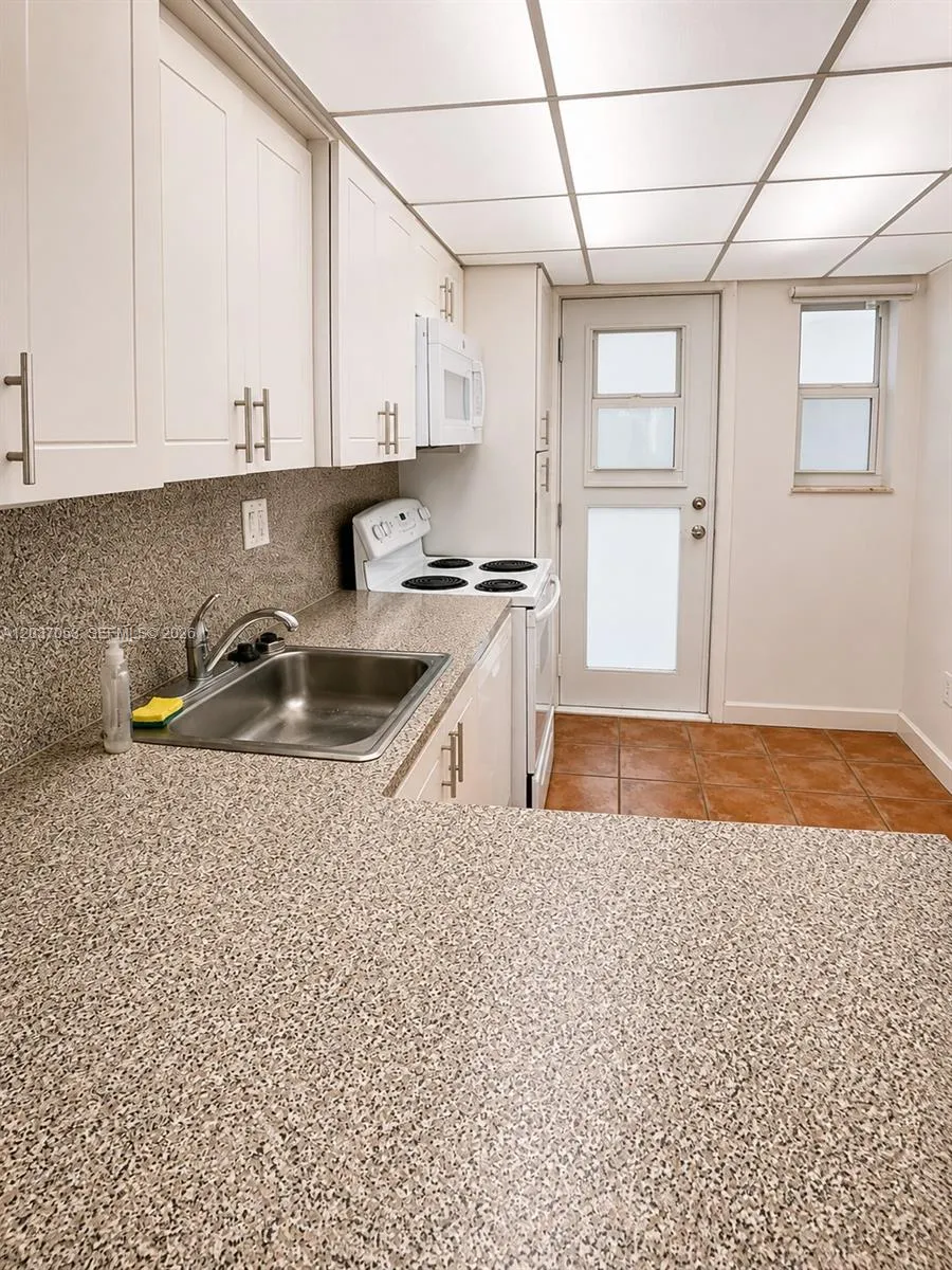 240 Galen Dr #214 Key Biscayne, FL 33149