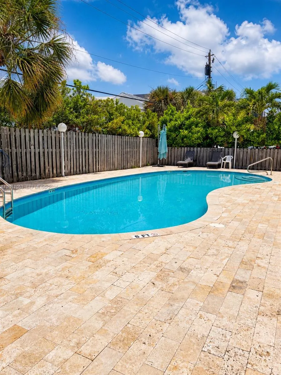 240 Galen Dr #214 Key Biscayne, FL 33149
