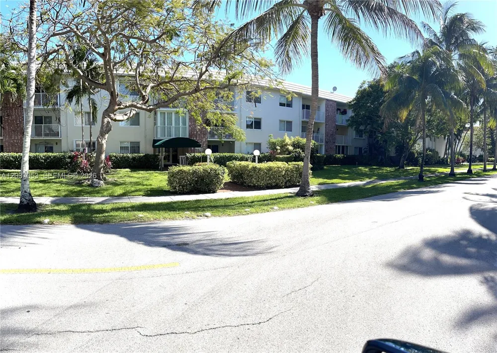 240 Galen Dr #214 Key Biscayne, FL 33149