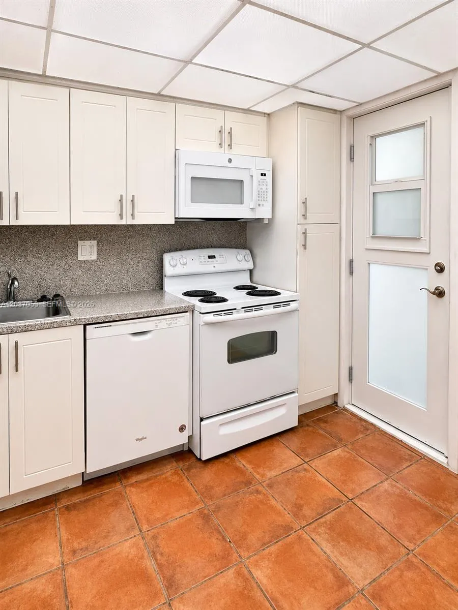 240 Galen Dr #214 Key Biscayne, FL 33149