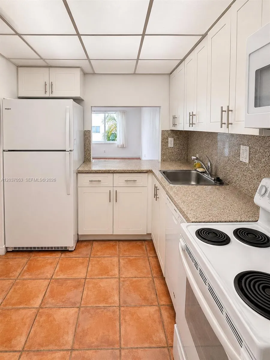 240 Galen Dr #214 Key Biscayne, FL 33149