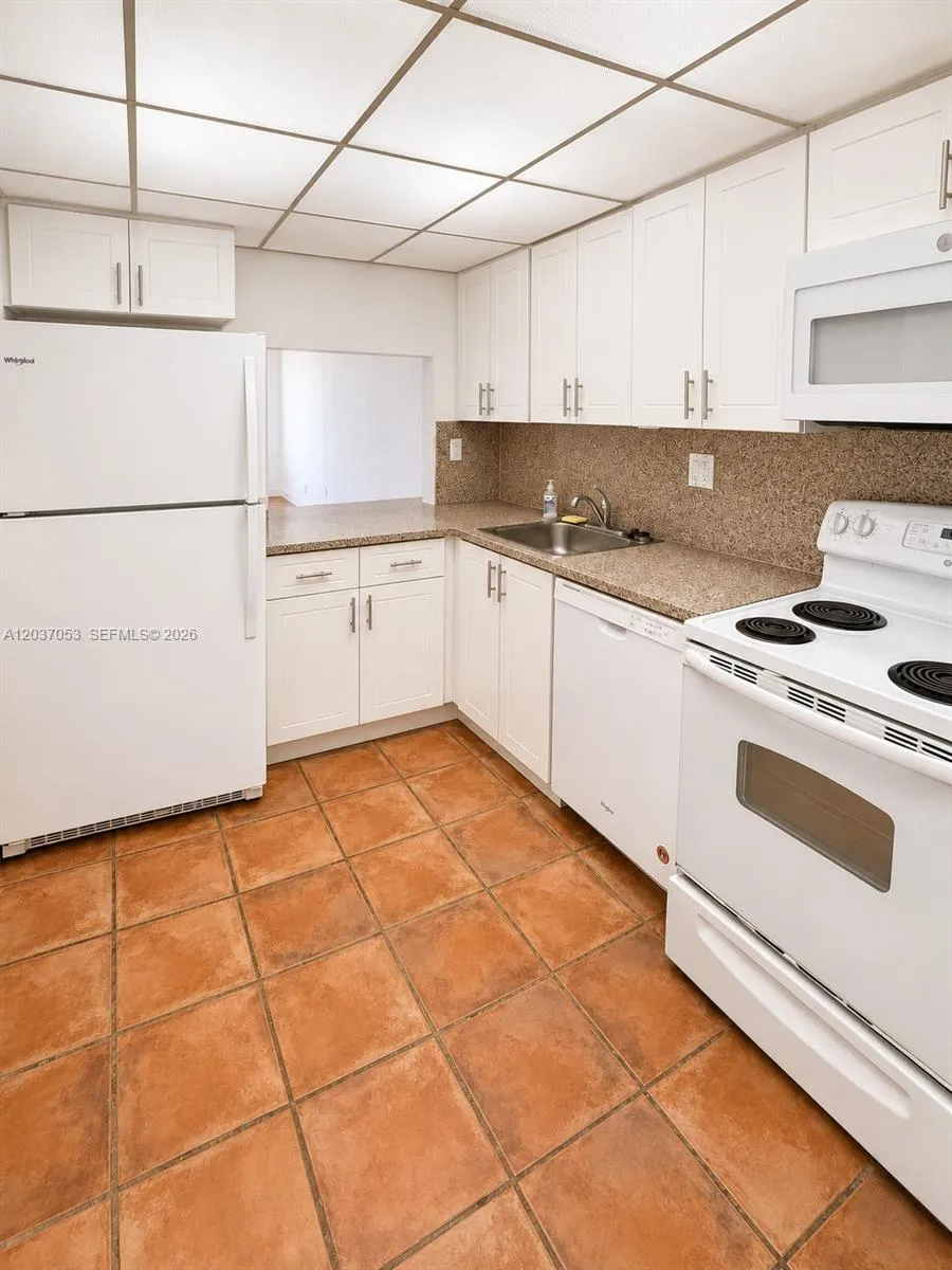 240 Galen Dr #214 Key Biscayne, FL 33149