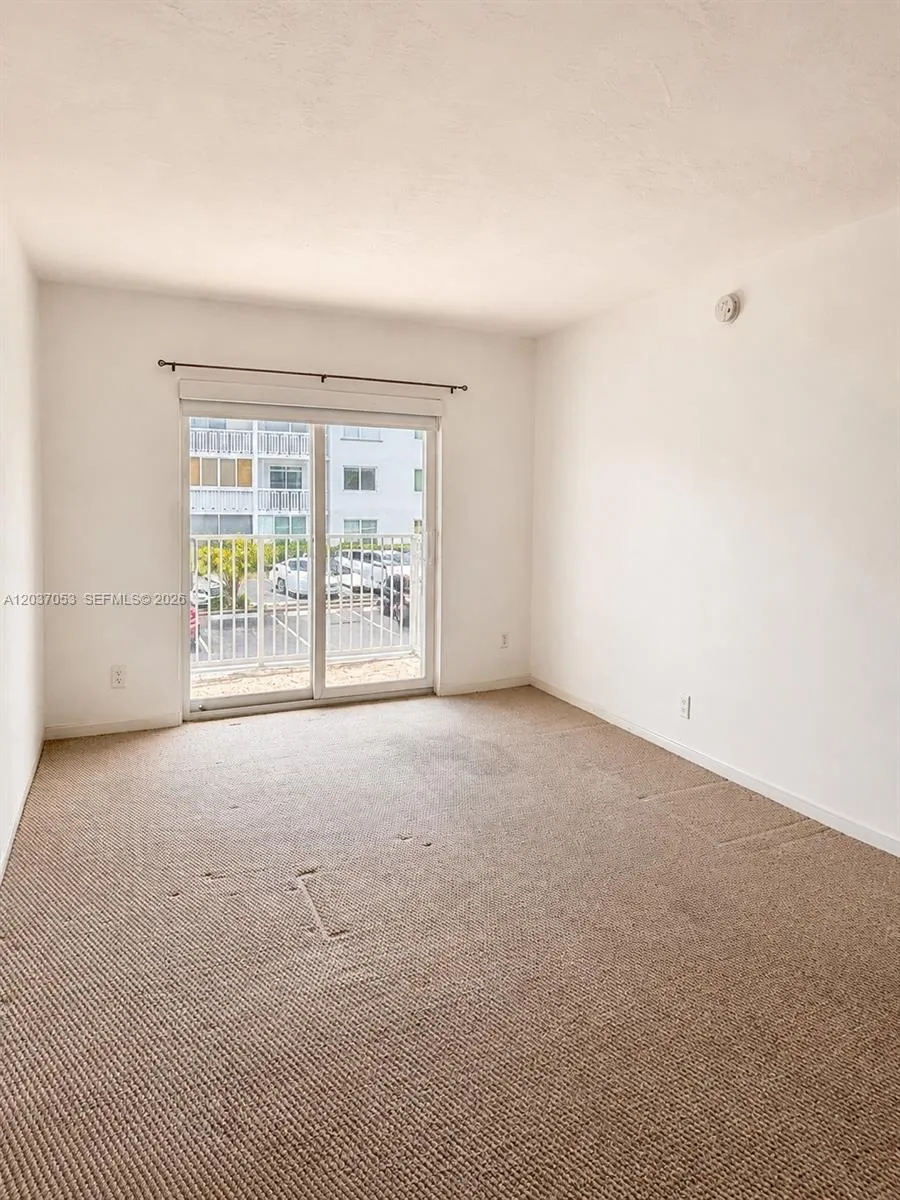240 Galen Dr #214 Key Biscayne, FL 33149
