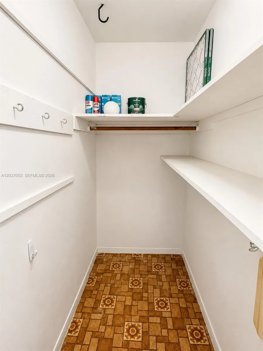 240 Galen Dr #214 Key Biscayne, FL 33149