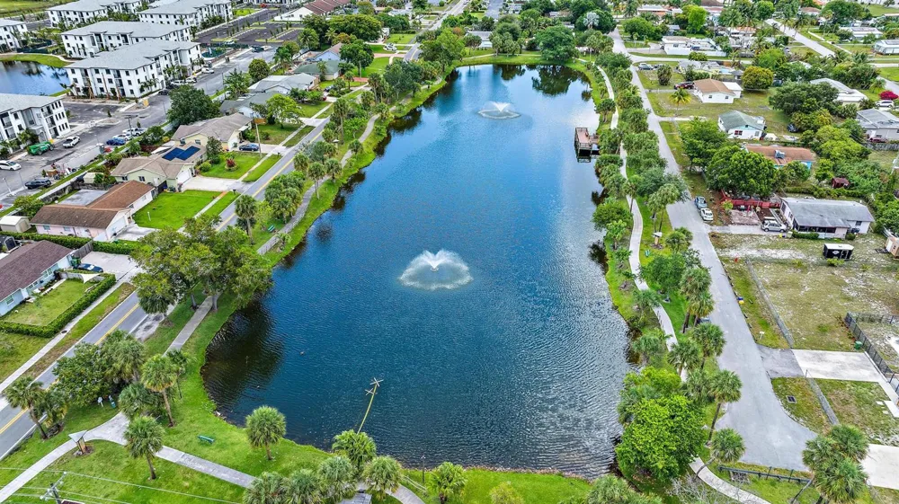 725 Lori Drive #111 Palm Springs, FL 33461
