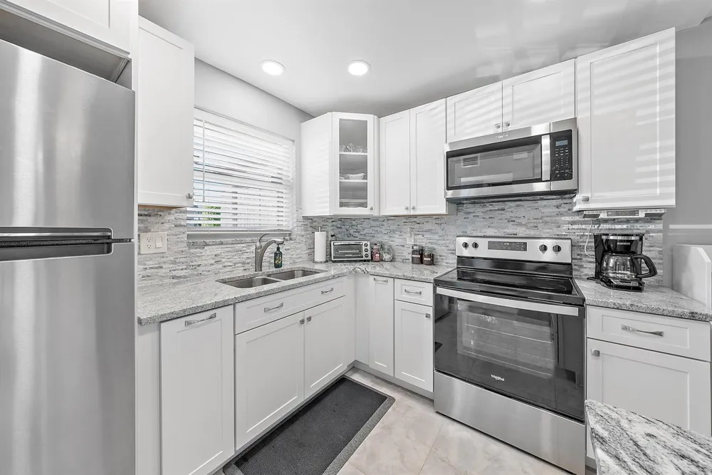 725 Lori Drive #111 Palm Springs, FL 33461