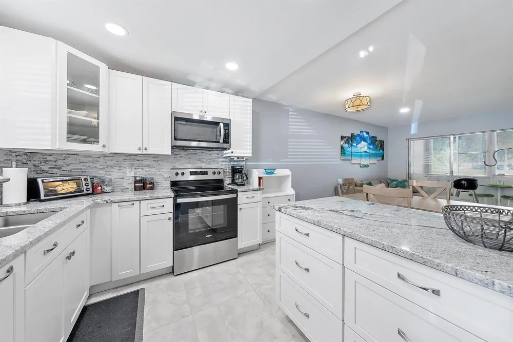725 Lori Drive #111 Palm Springs, FL 33461