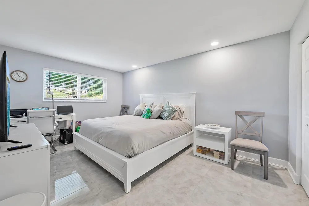 725 Lori Drive #111 Palm Springs, FL 33461