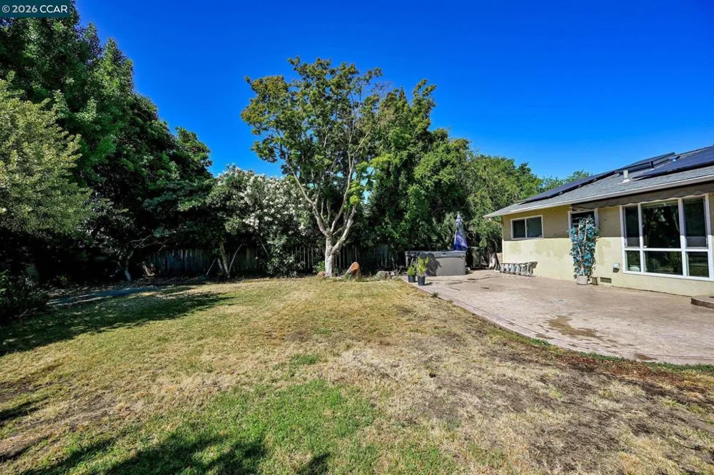 933 Santa Lucia Dr Pleasant Hill, CA 94523