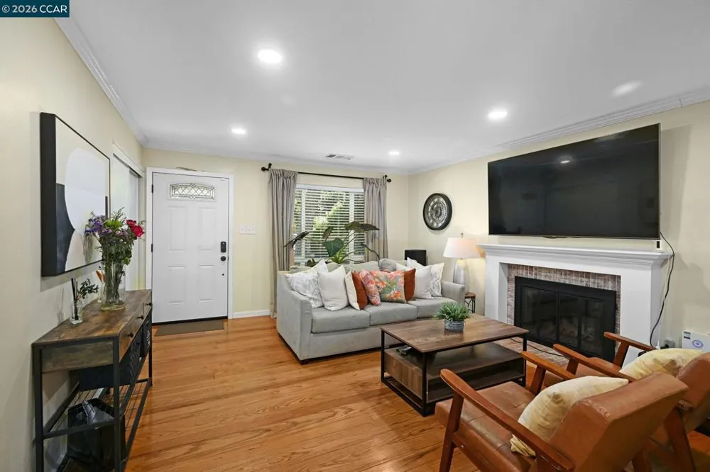 933 Santa Lucia Dr Pleasant Hill, CA 94523