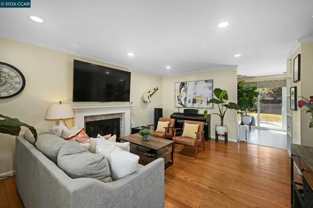 933 Santa Lucia Dr Pleasant Hill, CA 94523