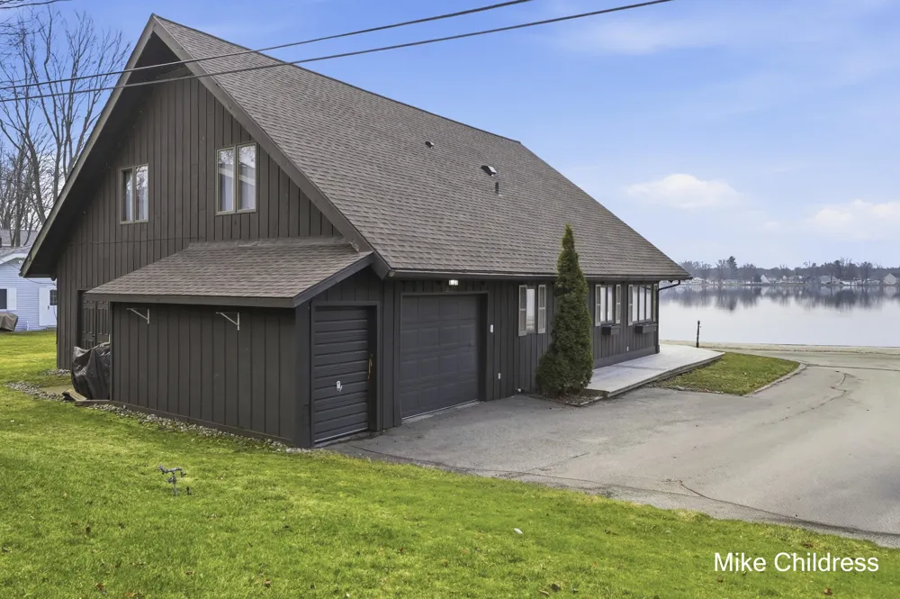 6390 Lakeshore Drive Boston Township, MI 48881