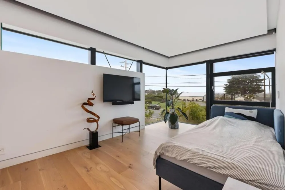 324 Kelly Avenue Half Moon Bay, CA 94019
