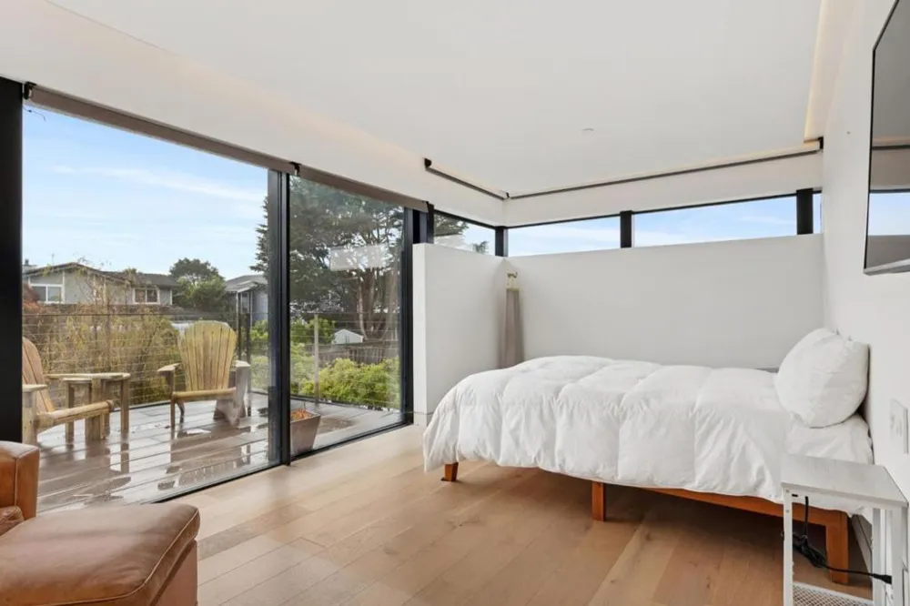 324 Kelly Avenue Half Moon Bay, CA 94019