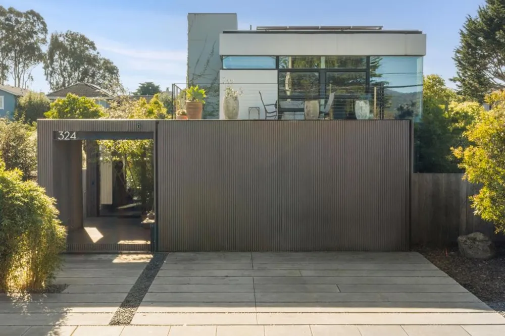 324 Kelly Avenue Half Moon Bay, CA 94019