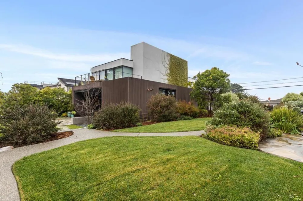 324 Kelly Avenue Half Moon Bay, CA 94019
