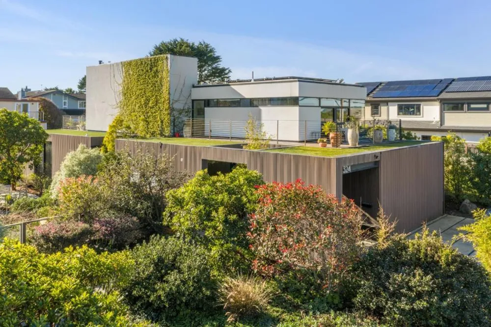 324 Kelly Avenue Half Moon Bay, CA 94019